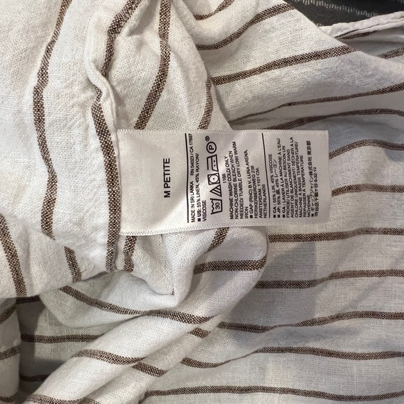 White color and Medium size - Picture 5 of 5